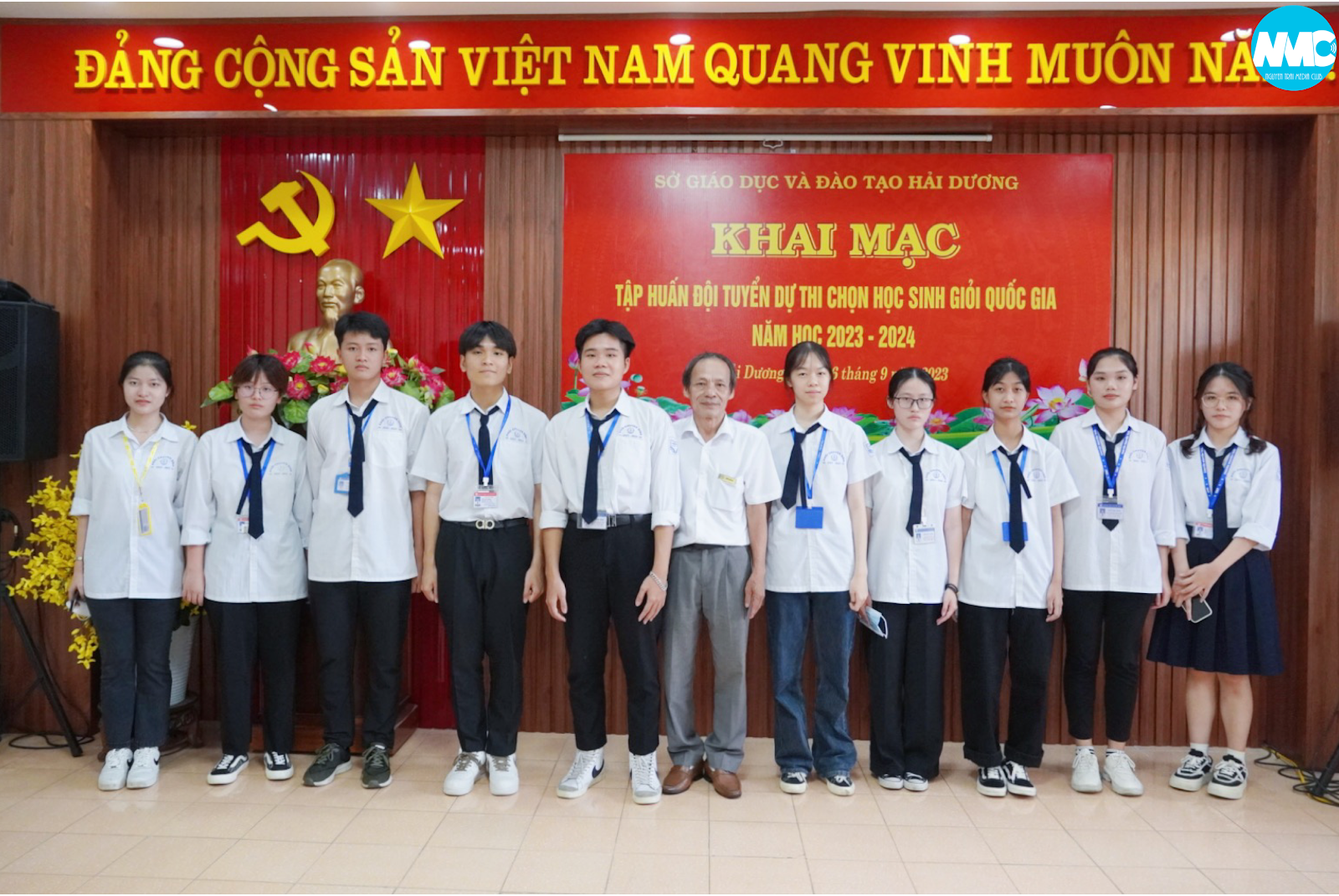 Nhấn để phóng to